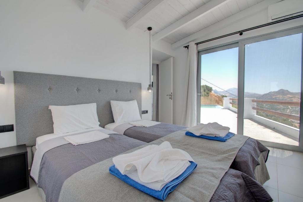 Pyrgos Exclusive room 6